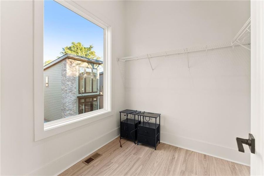 Spacious, unfurnished interior of a new home in Villa Nova, Gainesville (Image 17).