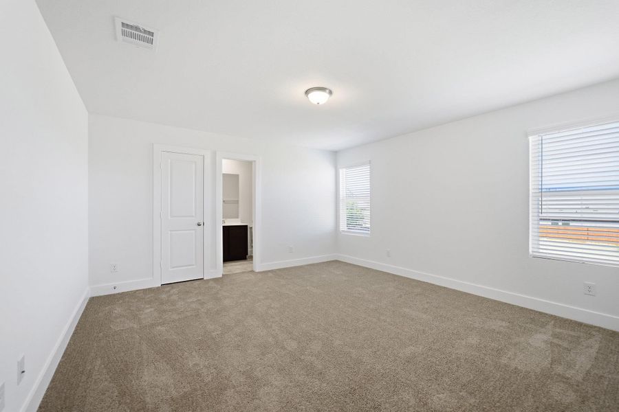 Spacious, unfurnished interior of a new home in Grande Estates, Bertram (Image 16).