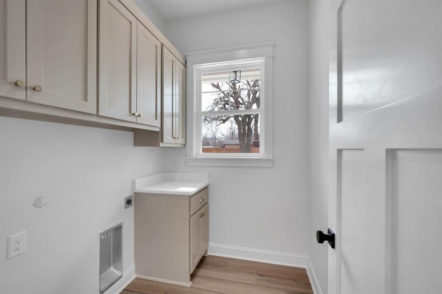 Furnished interior view inside a new home in , Waxahachie (Image 6).