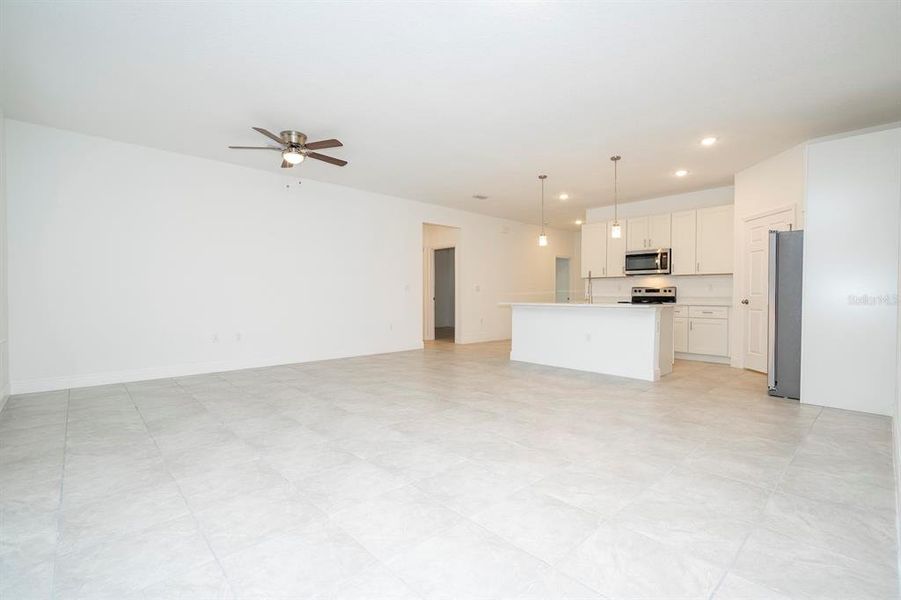 Spacious, unfurnished interior of a new home in , Dunnellon (Image 28).