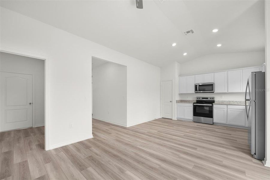 Spacious, unfurnished interior of a new home in Tula Parc, Astatula (Image 16). Spacious, unfurnished interior of a new home in Tula Parc, Astatula (Image 16).