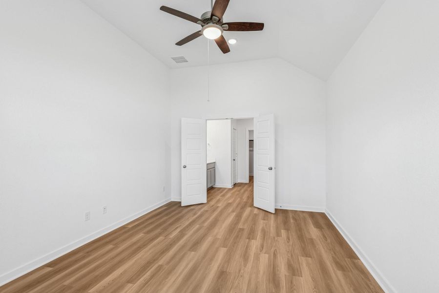 Spacious, unfurnished interior of a new home in Miller's Pond, Rosenberg (Image 19).