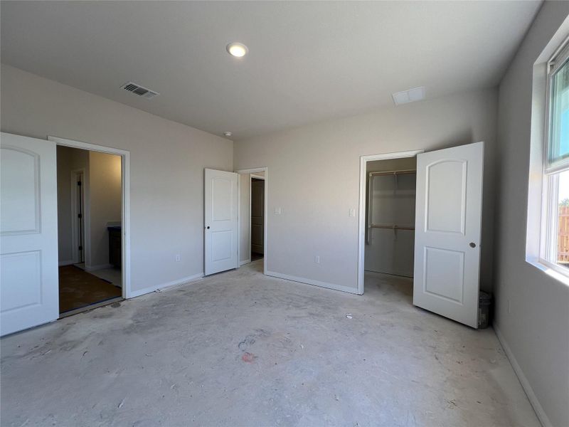 In-progress construction of a new home in Rolling Glen, Hutto, TX (Image 27).