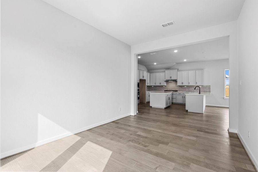 Spacious, unfurnished interior of a new home in Sienna 45', 50', Missouri City (Image 27).
