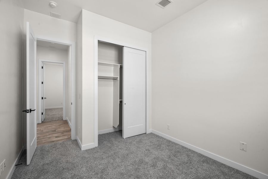 Spacious, unfurnished interior of a new home in Summer Sky North, El Paso (Image 33).