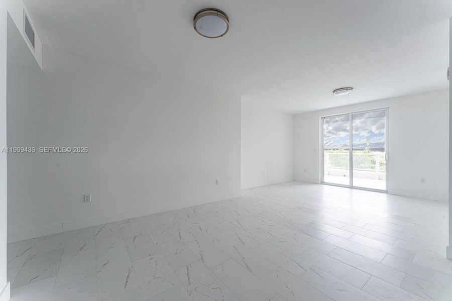 Spacious, unfurnished interior of a new home in , Hollywood (Image 8).