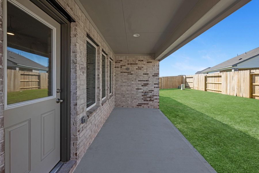 Exterior details and patio area of a home in Sunterra Lakes, Fulshear (Image 3).
