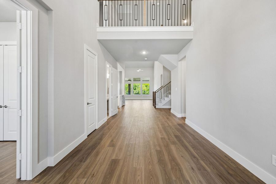 Spacious, unfurnished interior of a new home in Rainwater Crossing, Celina (Image 15).