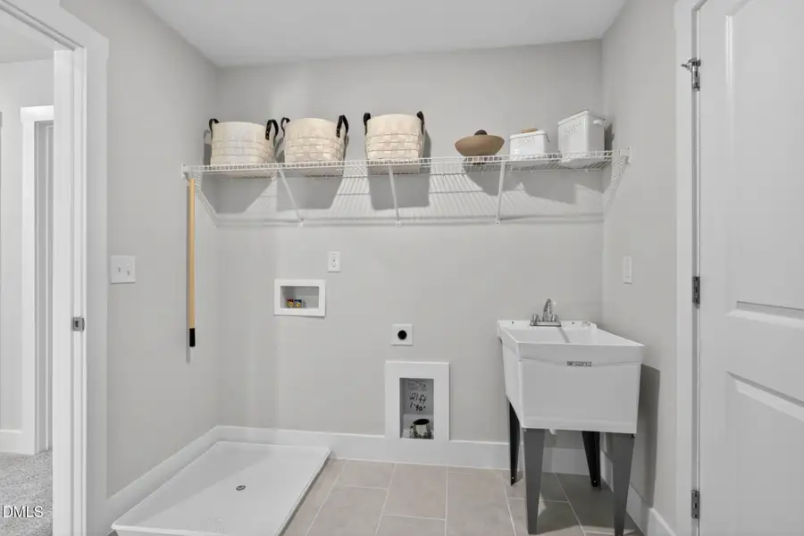 DC 39 Apex Interior-28