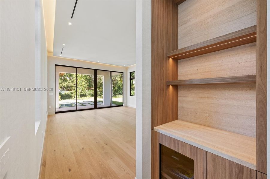 Spacious, unfurnished interior of a new home in , Pinecrest (Image 67).