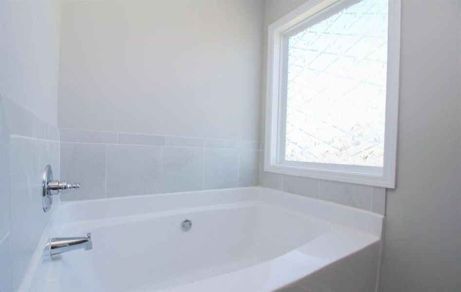 Close-up of interior finishes inside a home in , Commerce (Image 18).