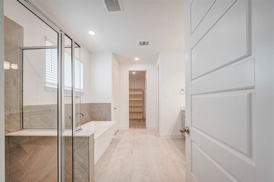Furnished interior view inside a new home in Lago Mar, Texas City (Image 18).
