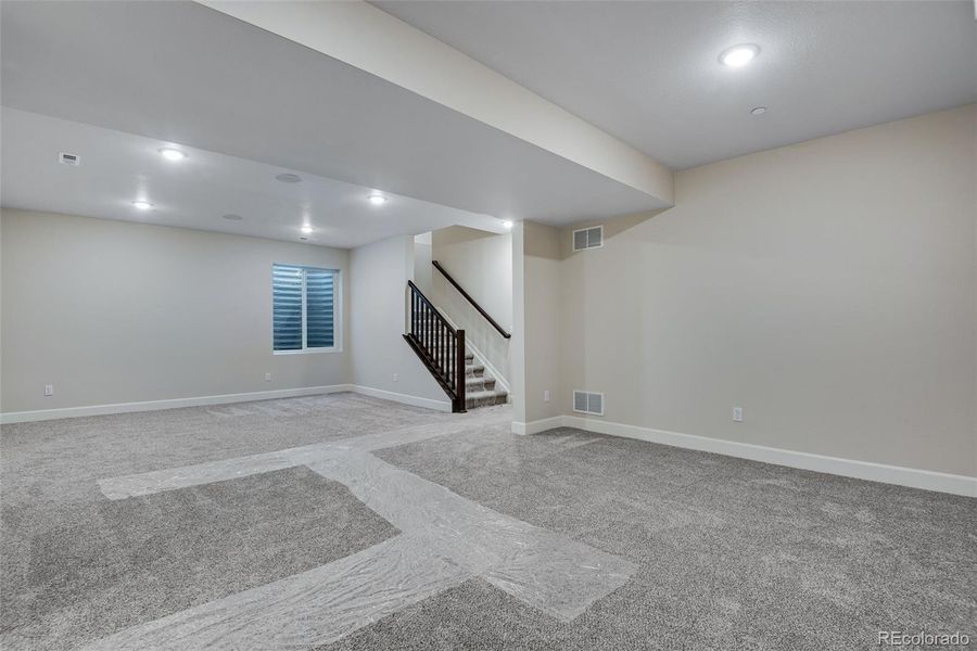 Spacious, unfurnished interior of a new home in Reunion Ridge, Commerce City (Image 40).