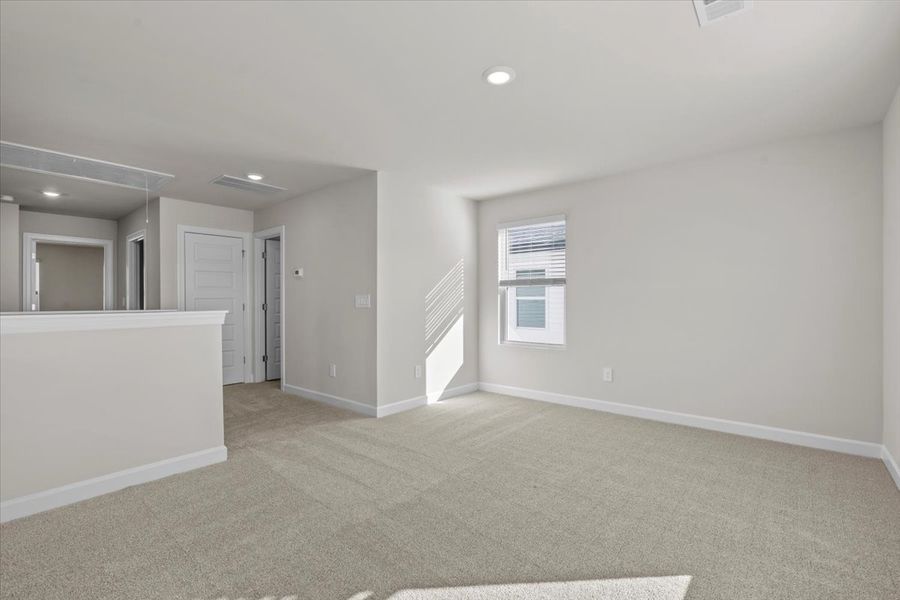 Spacious, unfurnished interior of a new home in Creek Ridge - Heritage Collection, Spartanburg (Image 15).