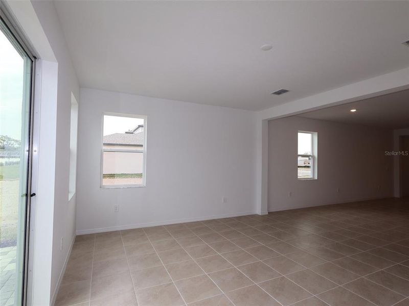 Spacious, unfurnished interior of a new home in Southpointe, Palmetto (Image 24).