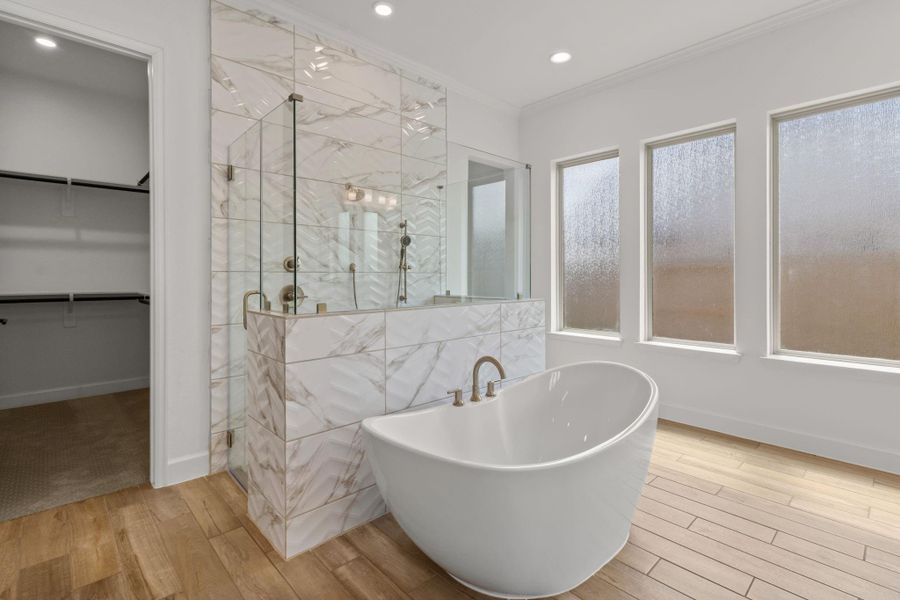 Furnished interior view inside a new home in Riceland 70', Mont Belvieu (Image 13).