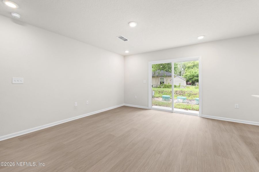 Spacious, unfurnished interior of a new home in , Jacksonville (Image 14).