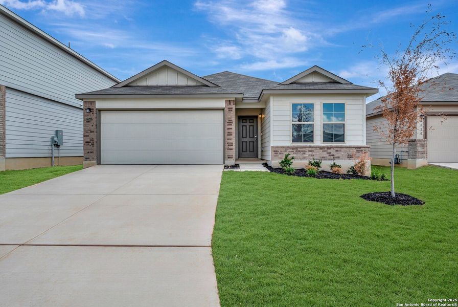 Exterior details and patio area of a home in Mesquite Ridge, San Antonio (Image 17). Exterior details and patio area of a home in Mesquite Ridge, San Antonio (Image 17).