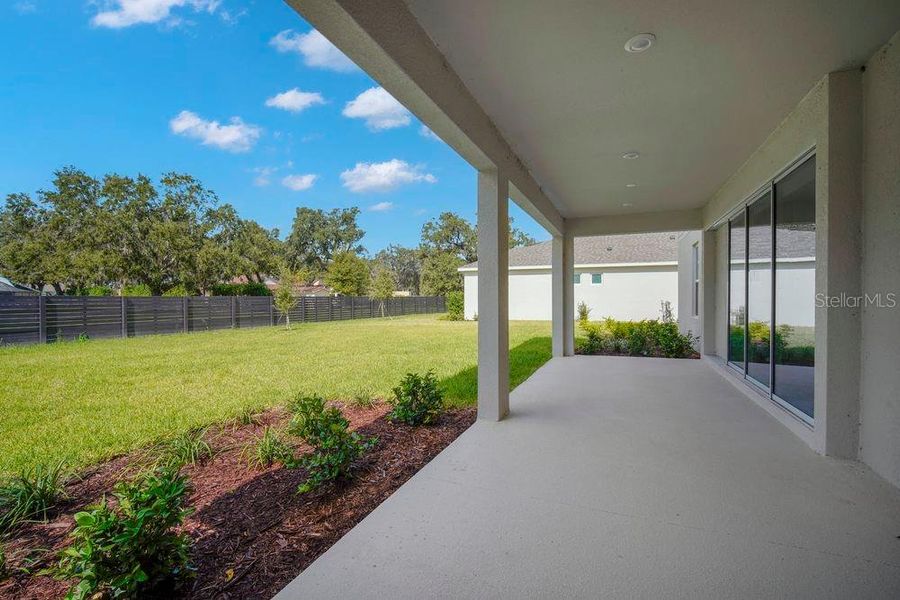 Exterior details and patio area of a home in Timber Ridge, Plant City (Image 3).