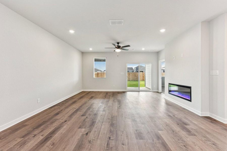 Spacious, unfurnished interior of a new home in Stallion Run, Buda (Image 17).