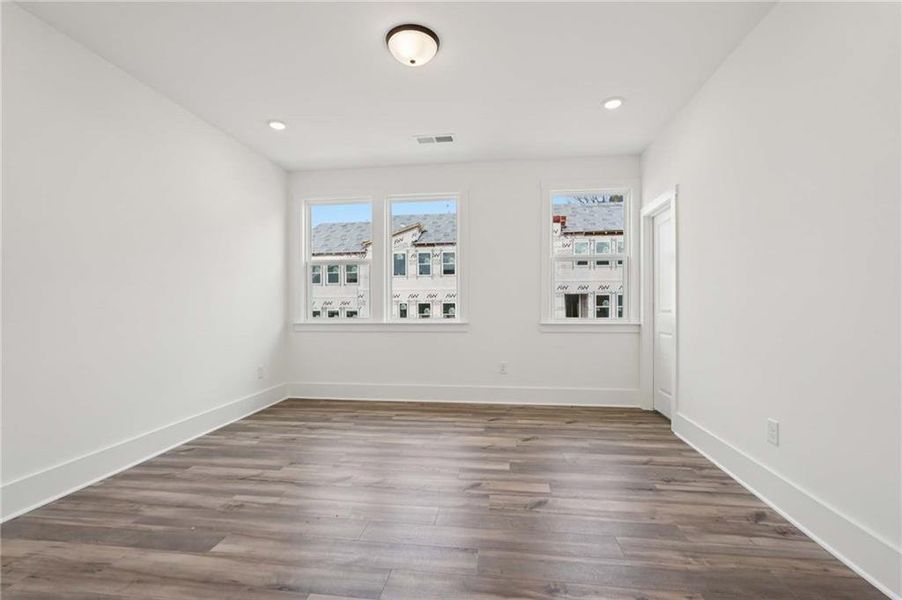 Spacious, unfurnished interior of a new home in Park Vue, Atlanta (Image 26).