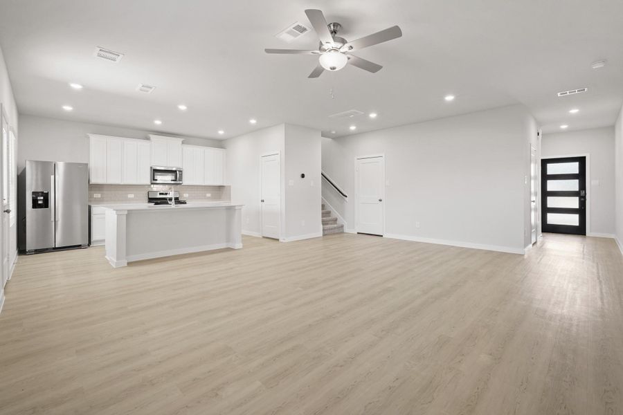 Spacious, unfurnished interior of a new home in Lakes at Black Oak, Magnolia (Image 18).