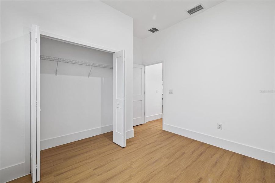 Spacious, unfurnished interior of a new home in , Ocala (Image 32).