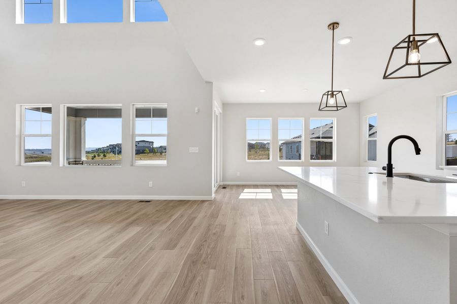 Spacious, unfurnished interior of a new home in Sterling Ranch, Littleton (Image 15).