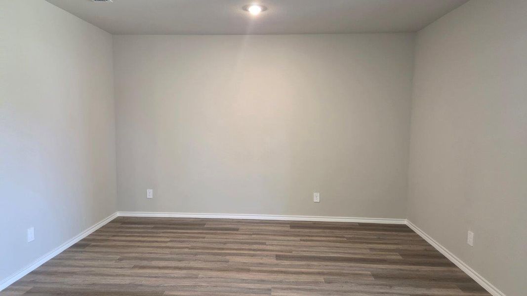 Spacious, unfurnished interior of a new home in Lonestar at Liberty Trails, Fort Worth (Image 10).