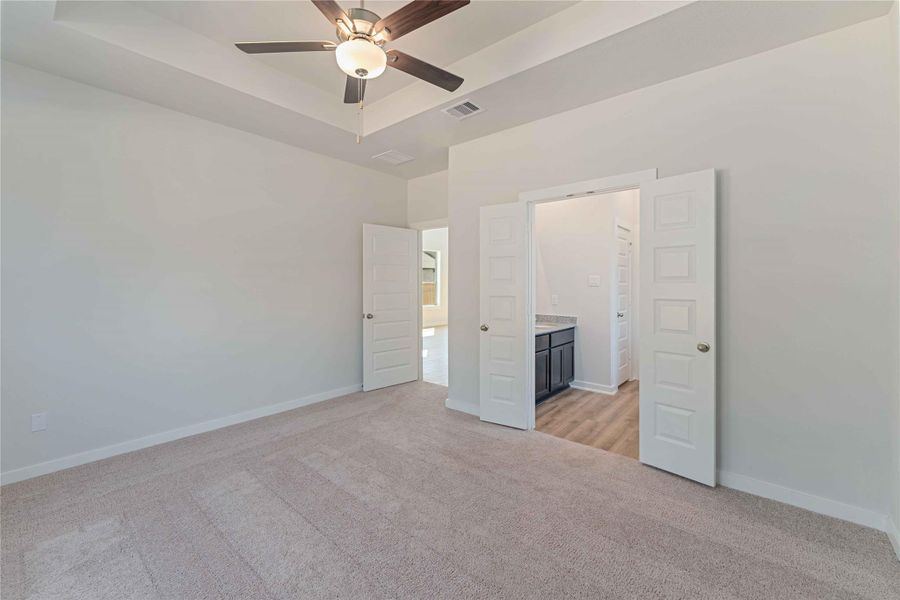 Spacious, unfurnished interior of a new home in Meadow Park, Conroe (Image 14). Spacious, unfurnished interior of a new home in Meadow Park, Conroe (Image 14).