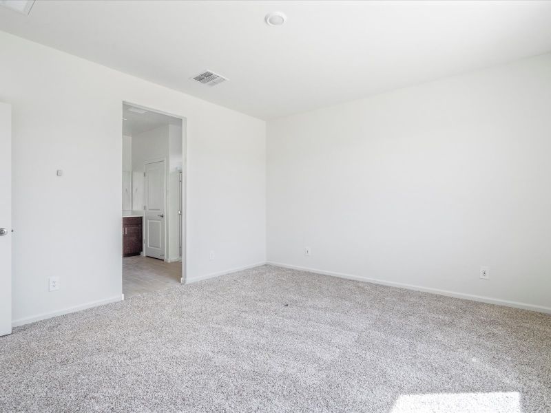 Spacious, unfurnished interior of a new home in Las Patrias at Star Valley Phase III - Signature Series, Tucson (Image 10).