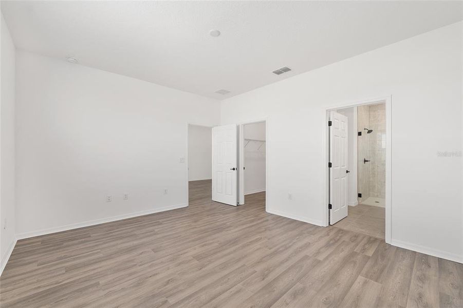 Spacious, unfurnished interior of a new home in , Ocala (Image 20).