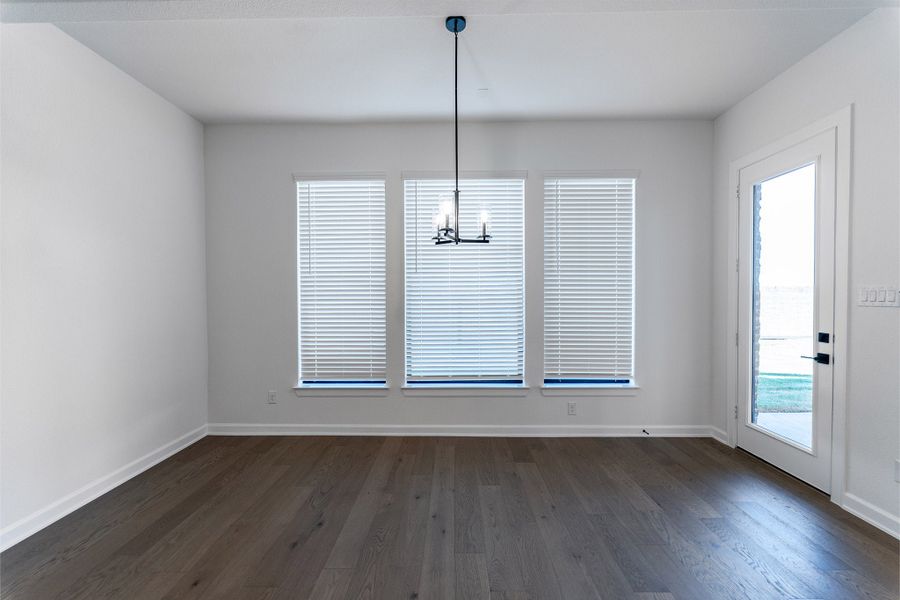 Spacious, unfurnished interior of a new home in Sonoma Verde, Rockwall (Image 24).