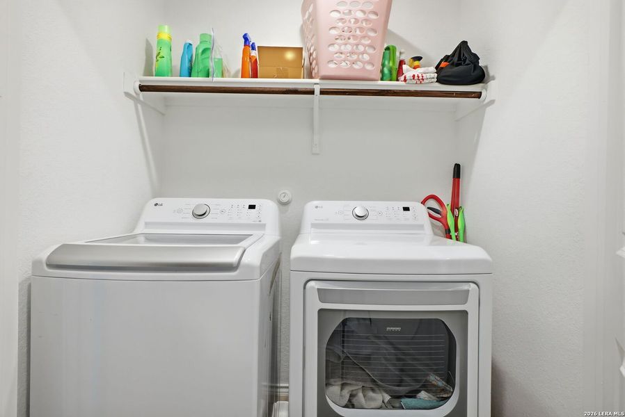 Close-up of interior finishes inside a home in Lodi Grove, Floresville (Image 18).