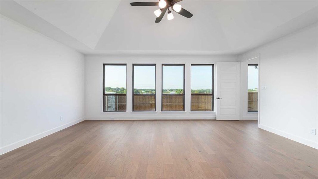 Spacious, unfurnished interior of a new home in Terraces 82'/100', Rockwall (Image 15).