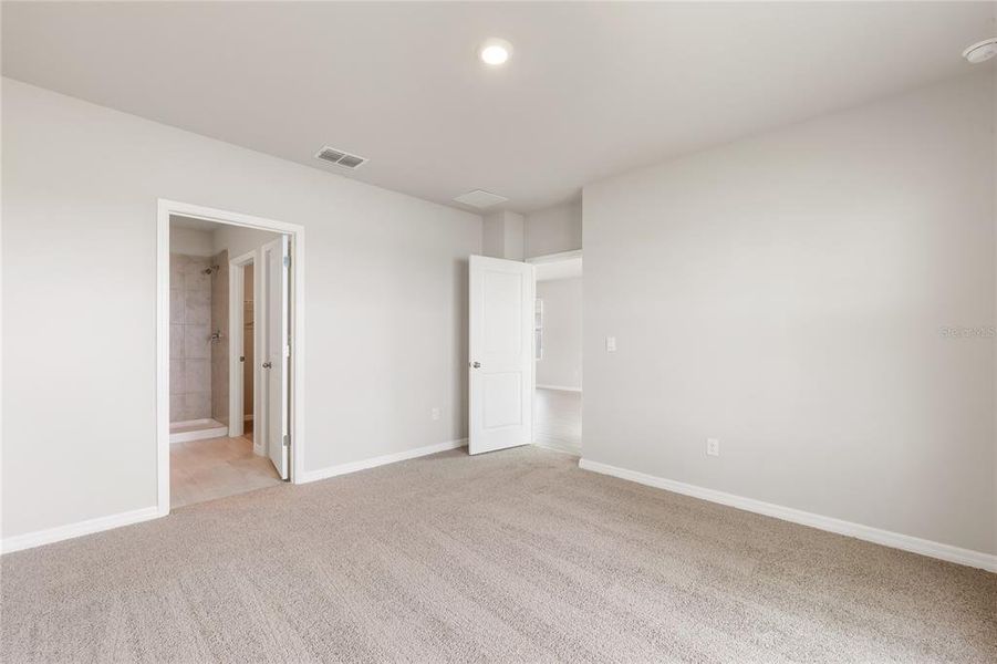 Spacious, unfurnished interior of a new home in Sea Cove, Punta Gorda (Image 11). Spacious, unfurnished interior of a new home in Sea Cove, Punta Gorda (Image 11).