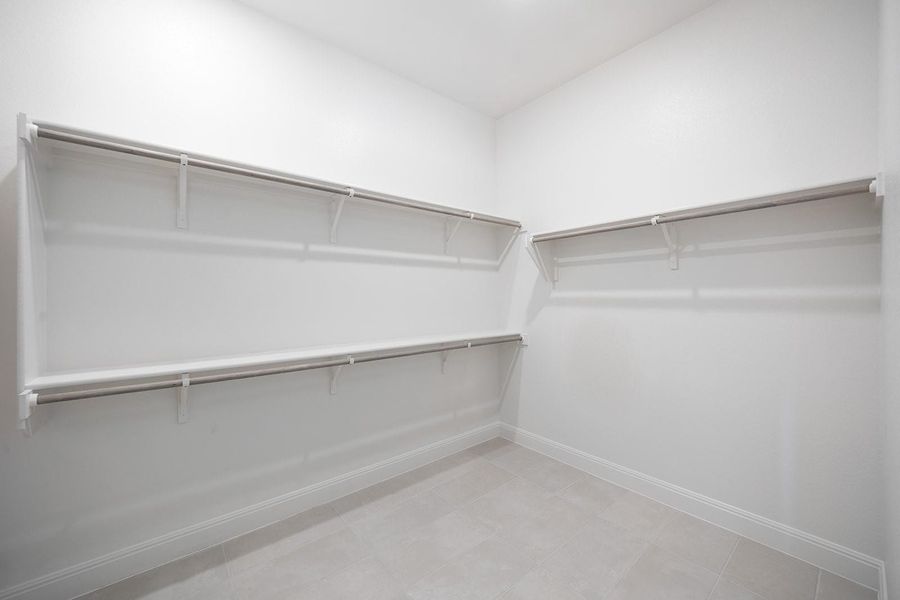 Spacious, unfurnished interior of a new home in Wolf Ranch South Fork, Georgetown (Image 13).