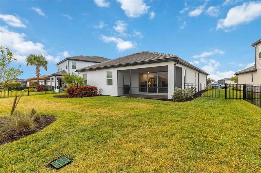 Exterior details and patio area of a home in , Lakewood Ranch (Image 4).