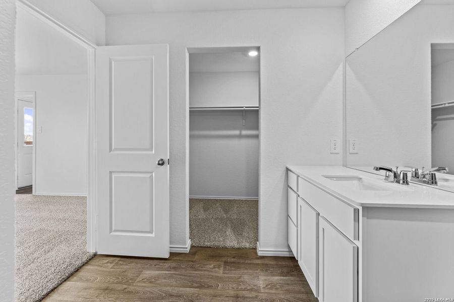 Furnished interior view inside a new home in Avenida, Converse (Image 5).