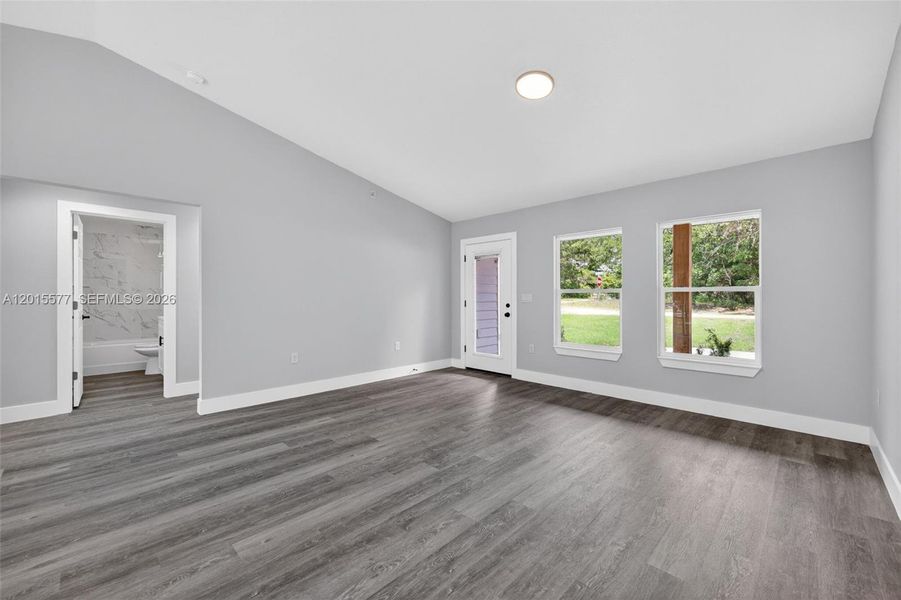 Spacious, unfurnished interior of a new home in , Dunnellon (Image 11).