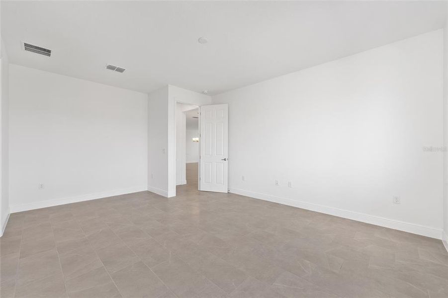 Spacious, unfurnished interior of a new home in , Ocala (Image 32).