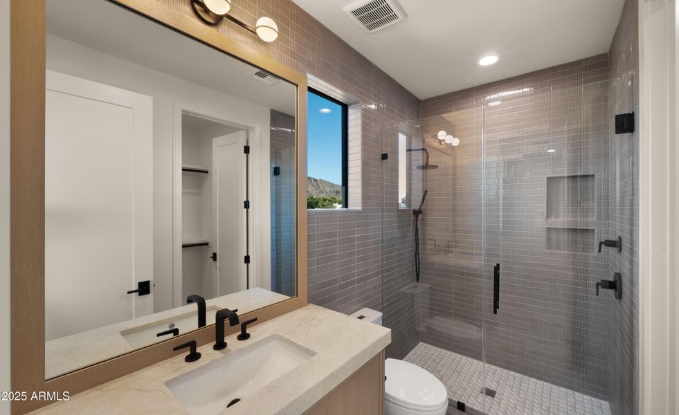 Upstairs Bedroom EnSuite3 Upstairs Bedroom EnSuite3