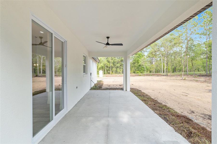 Exterior details and patio area of a home in , Dunnellon (Image 39).