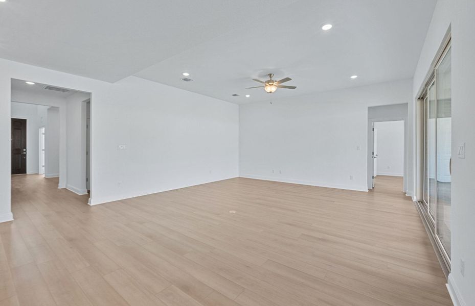 Spacious, unfurnished interior of a new home in Bluffview Reserve, Leander (Image 37).