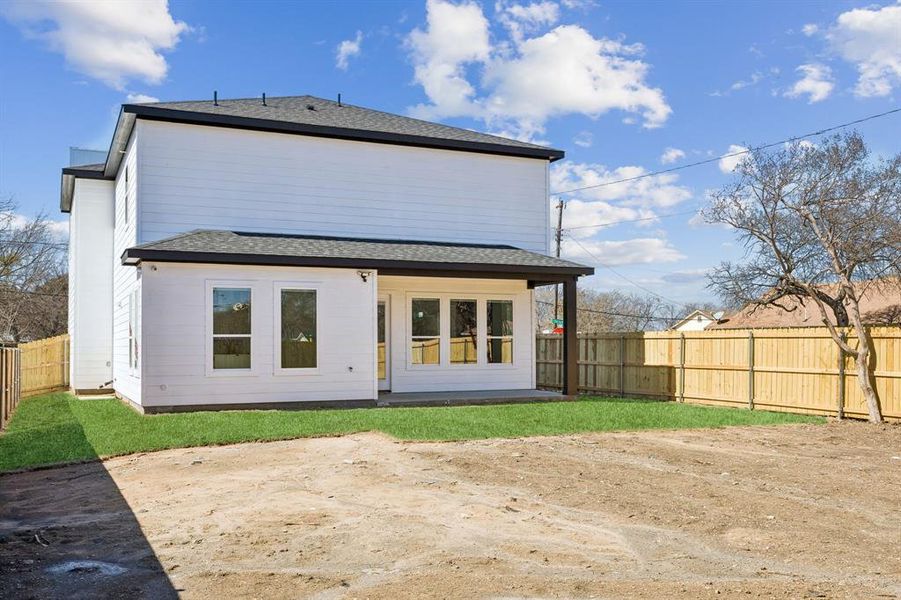 Exterior details and patio area of a home in , Dallas (Image 3).