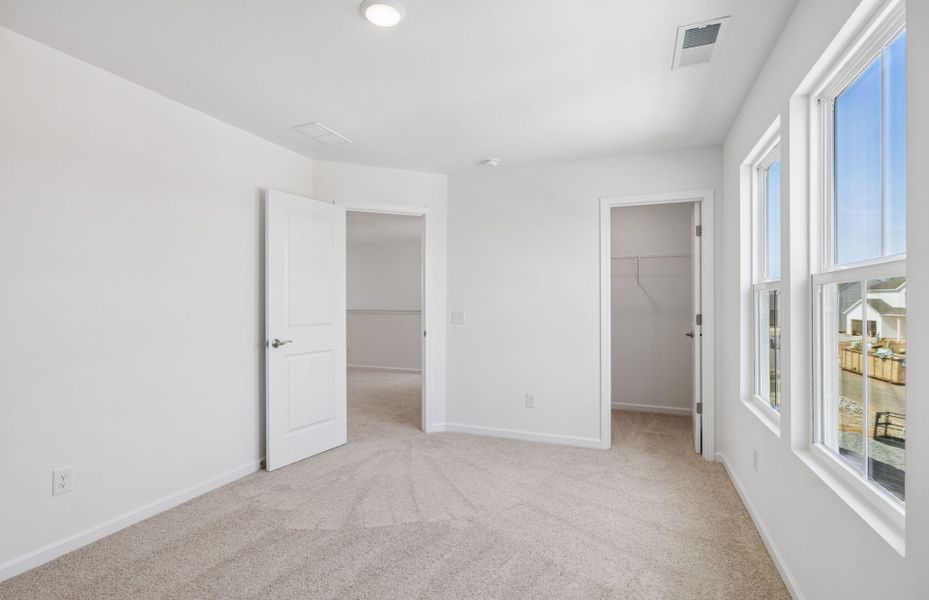 Spacious, unfurnished interior of a new home in Highlands of Carter's Station, Columbia (Image 30).