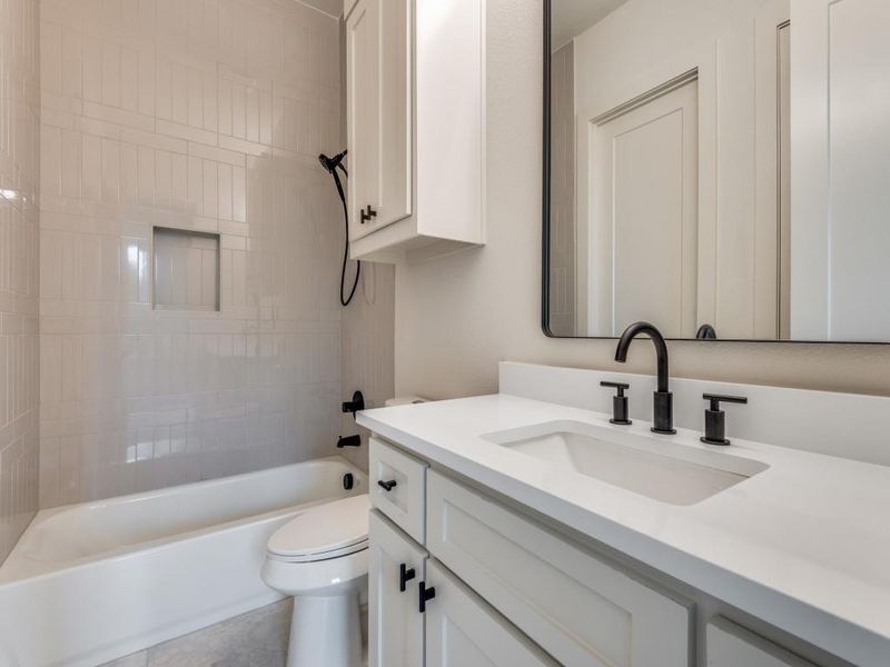 Furnished interior view inside a new home in , Red Oak (Image 15).