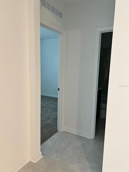 Spacious, unfurnished interior of a new home in Lawson Dunes, Haines City (Image 6).