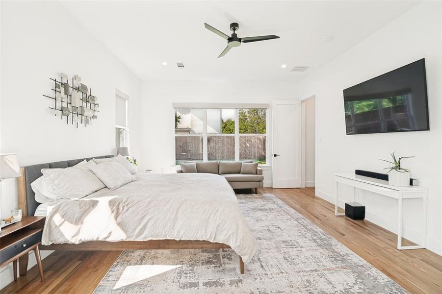 Furnished interior view inside a new home in , Dallas (Image 28).