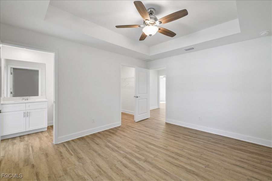 Spacious, unfurnished interior of a new home in Cape Coral, Cape Coral (Image 24).